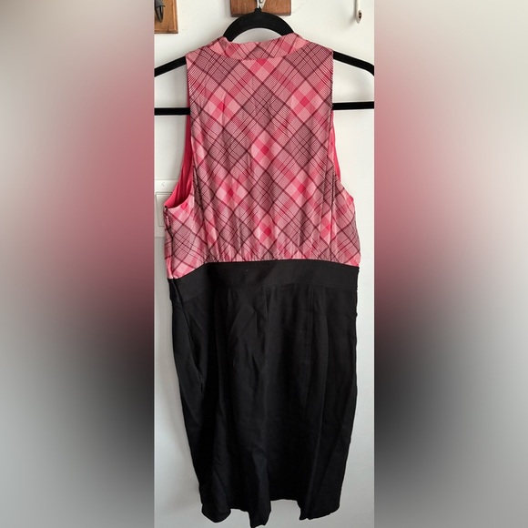Pink and Black Sleeveless Dress - Picture 3 of 4